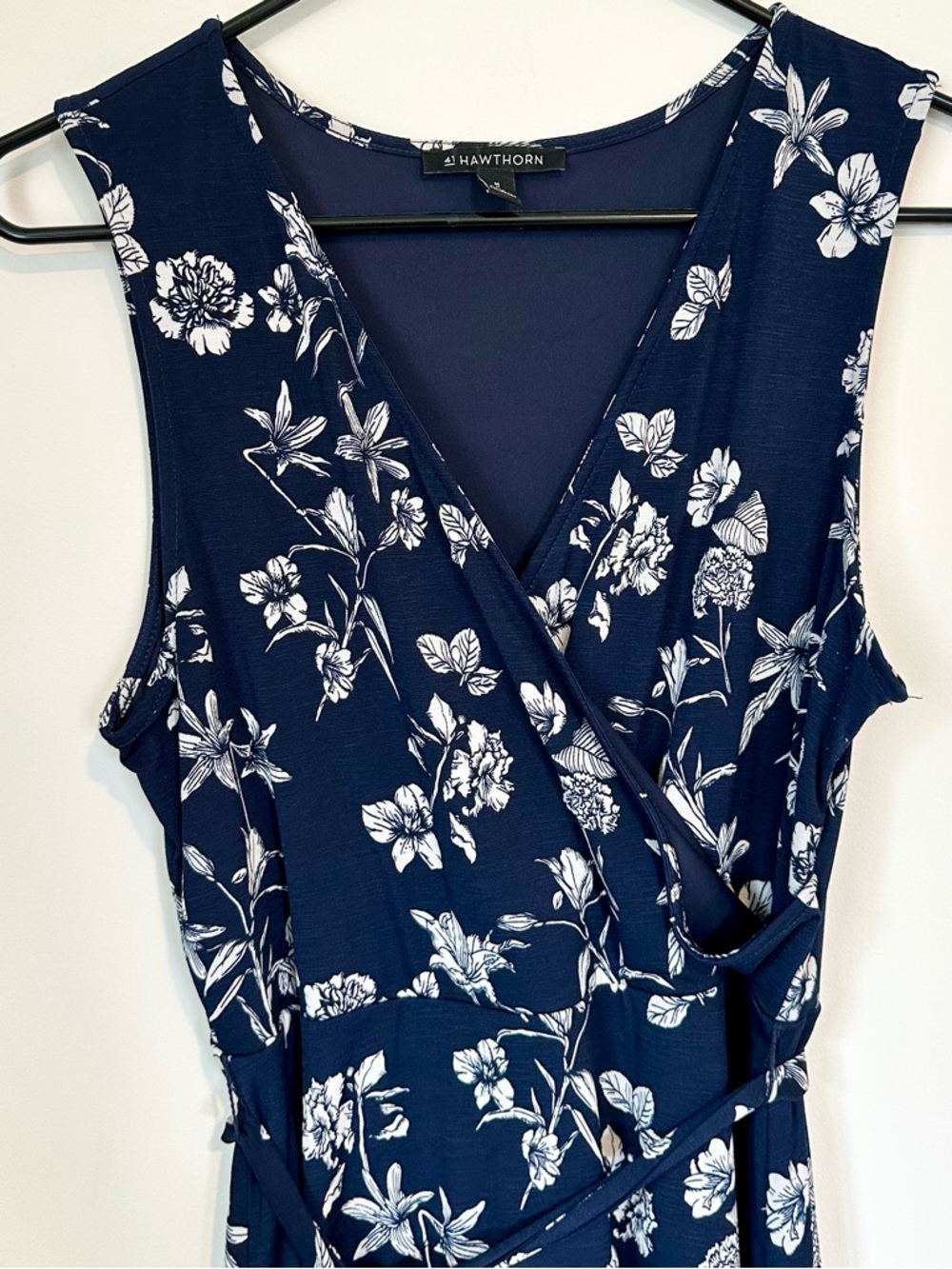 41 Hawthorn Navy and White Floral Faux Wrap Dress - Size: Medium - Picture 3 of 10